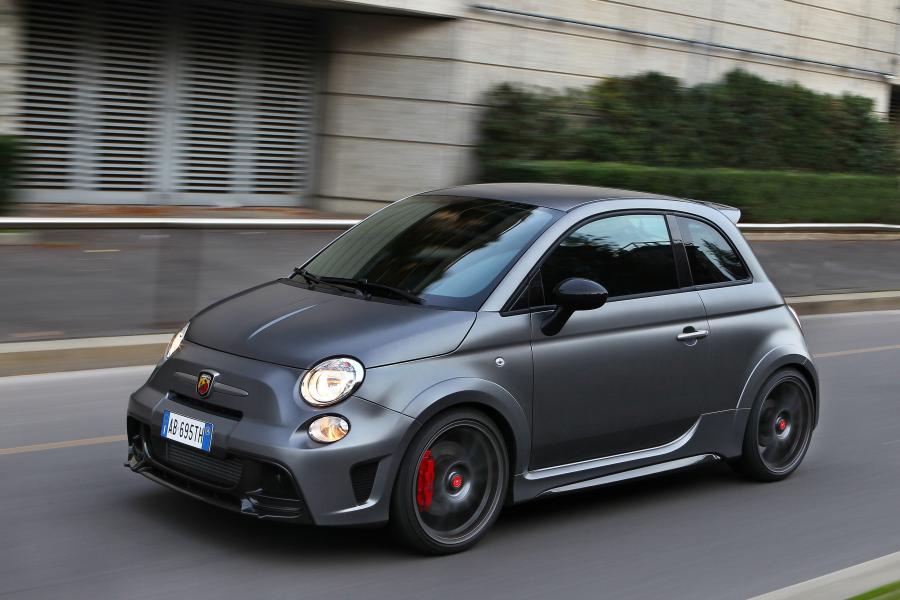  Abarth 695 Biposto 2014 года  (фото 21 из 32)
